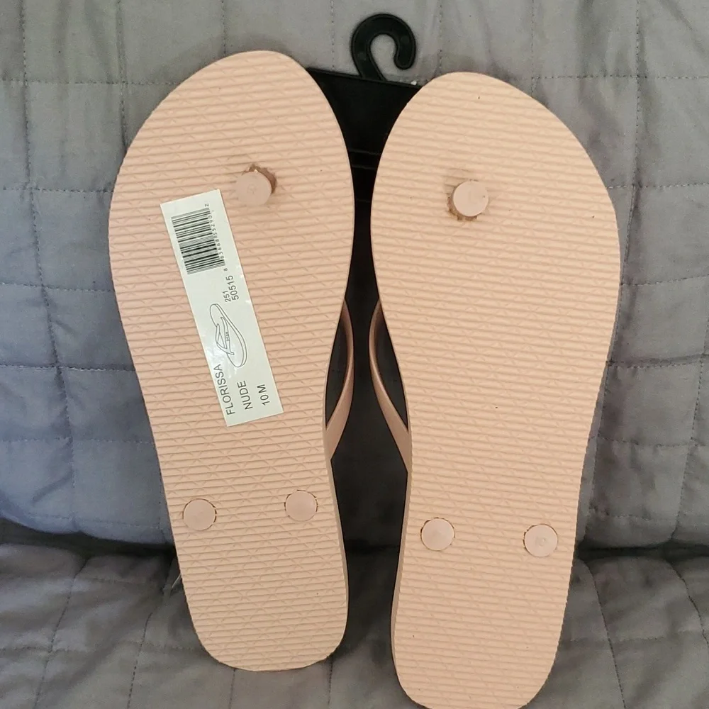 NWT Beach Ready Pink bebe Rhinestone Floral Flip Flops - Picture 8 of 10